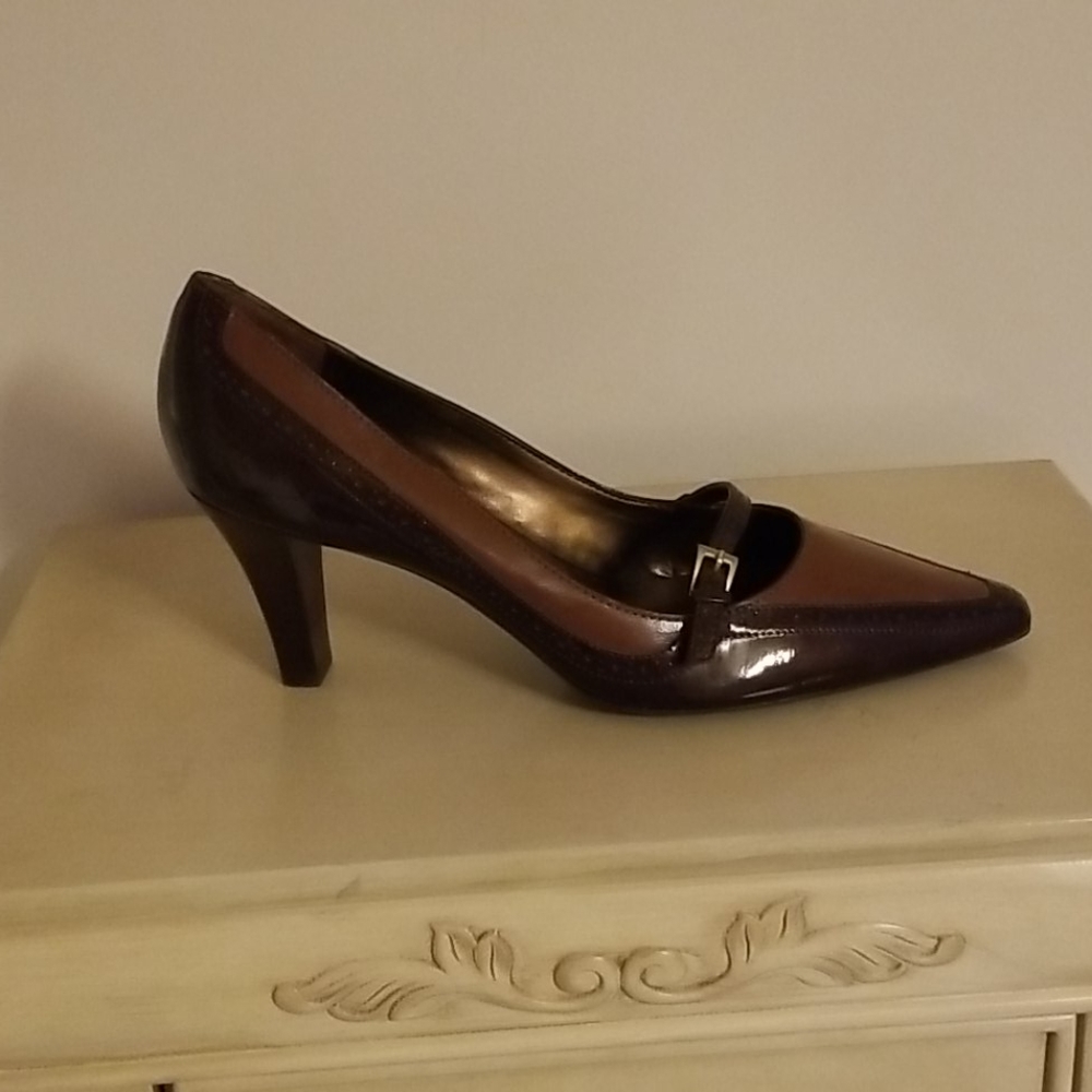 Spectator Pumps - Picture 3 of 5